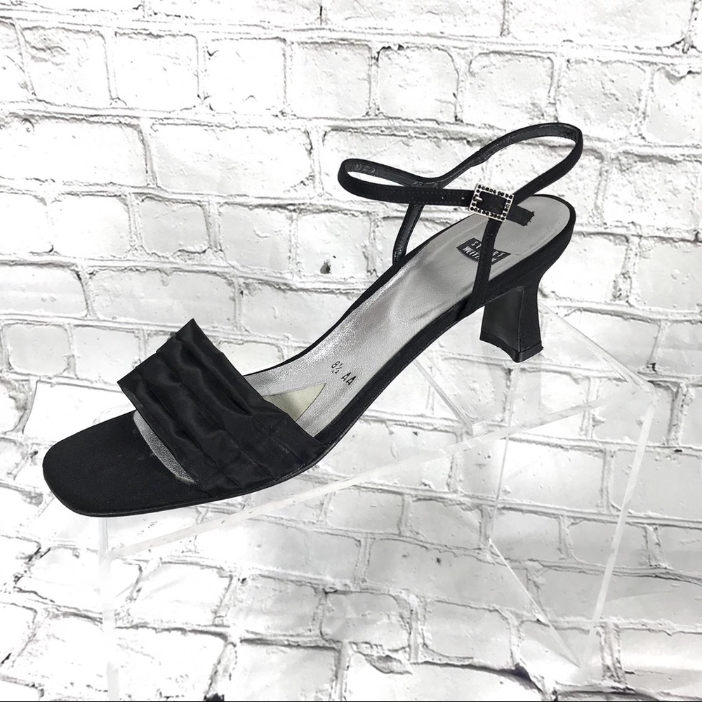 Stuart Weitzman black fabric low heel sandal 8.5 N